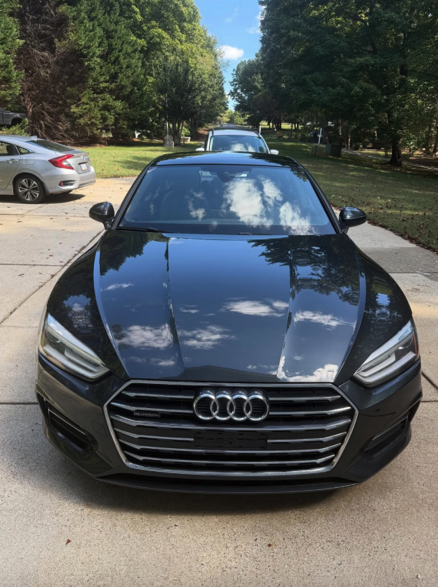 Audi A5 black paint reflection after detail